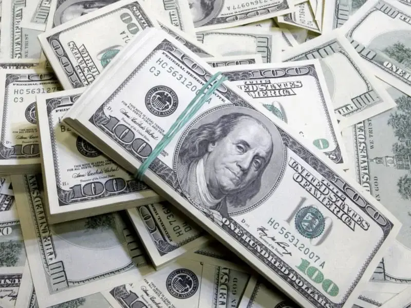Dollar Retreats as Middle East Pause Lifts Risk Appetite; Central Bank Meetings in Focus